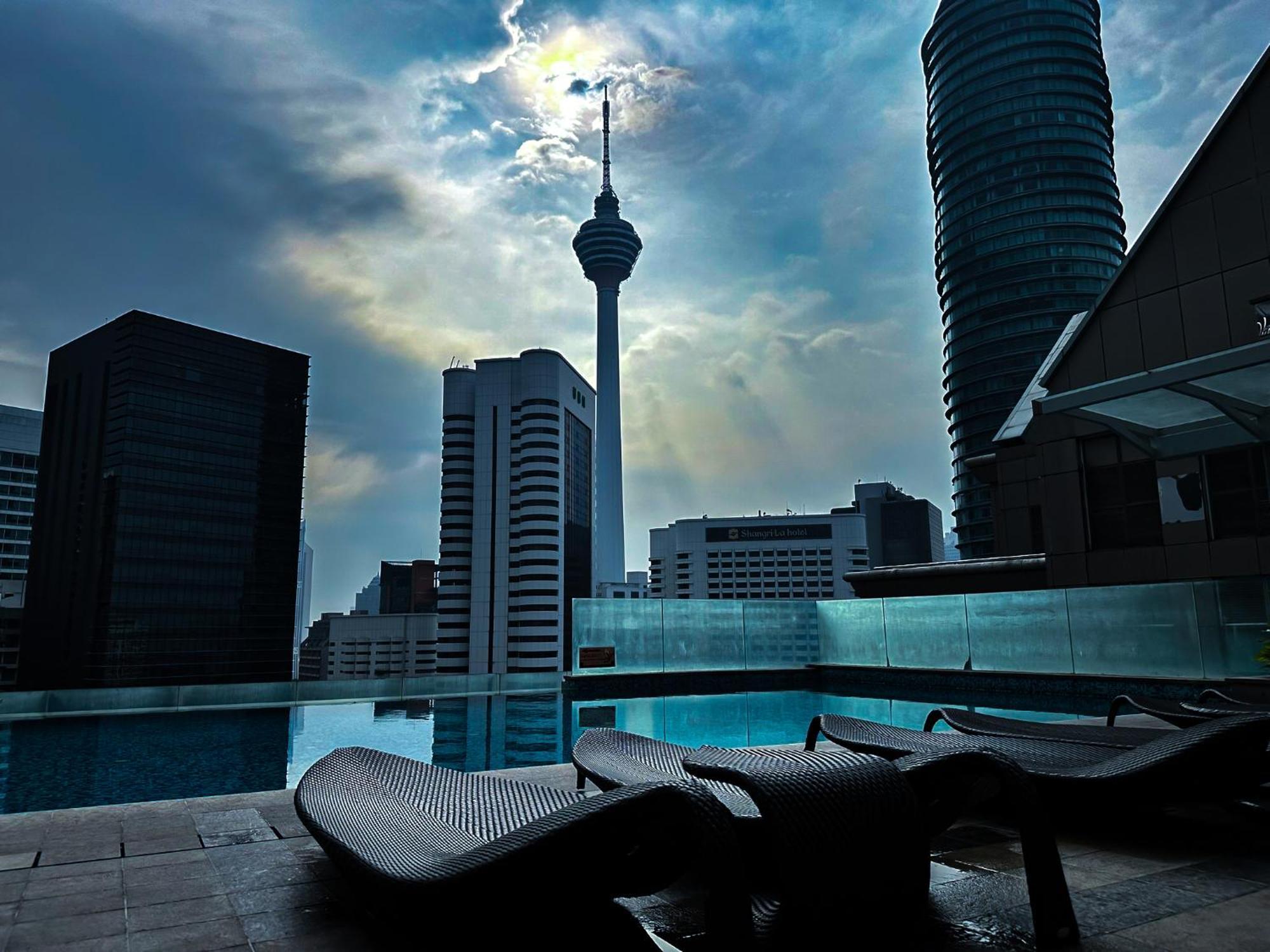 Klcc Suites By Nhb Куала-Лумпур Экстерьер фото