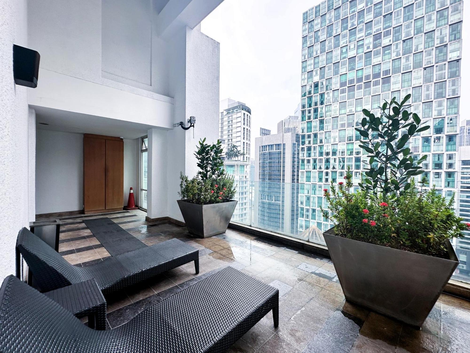 Klcc Suites By Nhb Куала-Лумпур Экстерьер фото